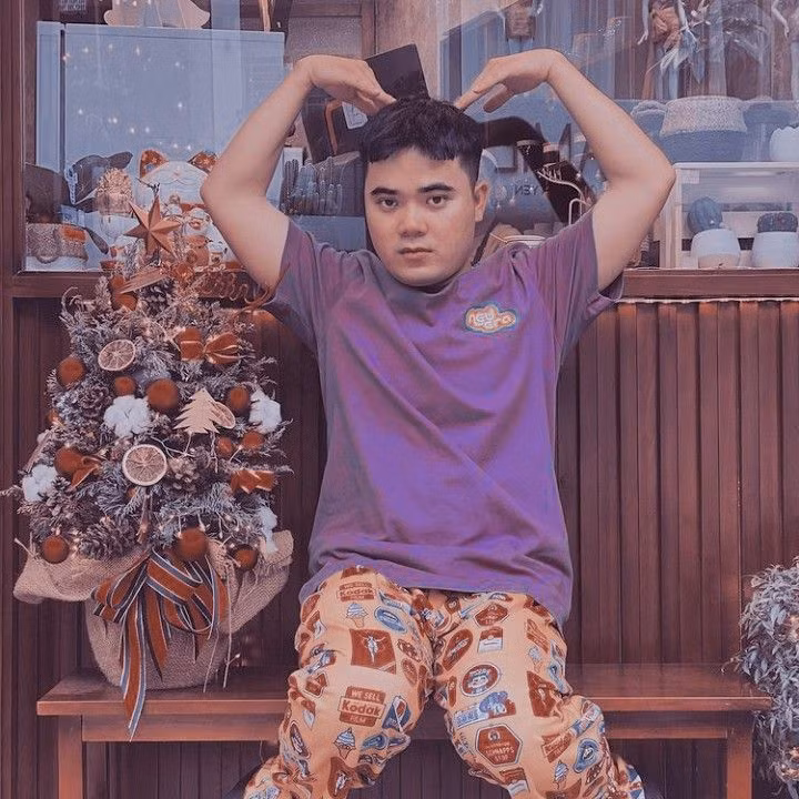 Sau khi nghe D. trình bày vị luật sư đã xem lại bài phốt cũng như toàn bộ tin nhắn của cả hai được đăng trên mạng xã hội và quyết định nhận hỗ trợ pháp lý cho D.