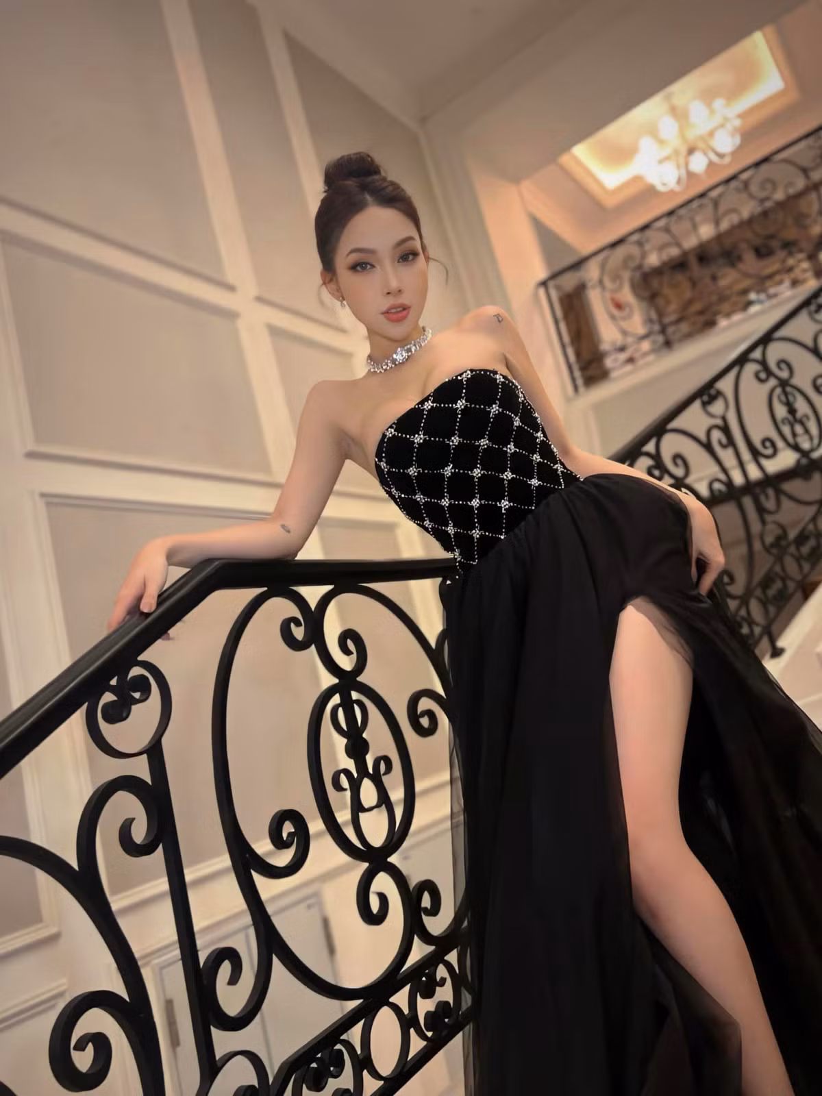 Mym Trần từng được một số trang báo quốc tế đăng ảnh và được mệnh danh là "búp bê chuyển giới từ Việt Nam" hay "Lisa phiên bản Việt".