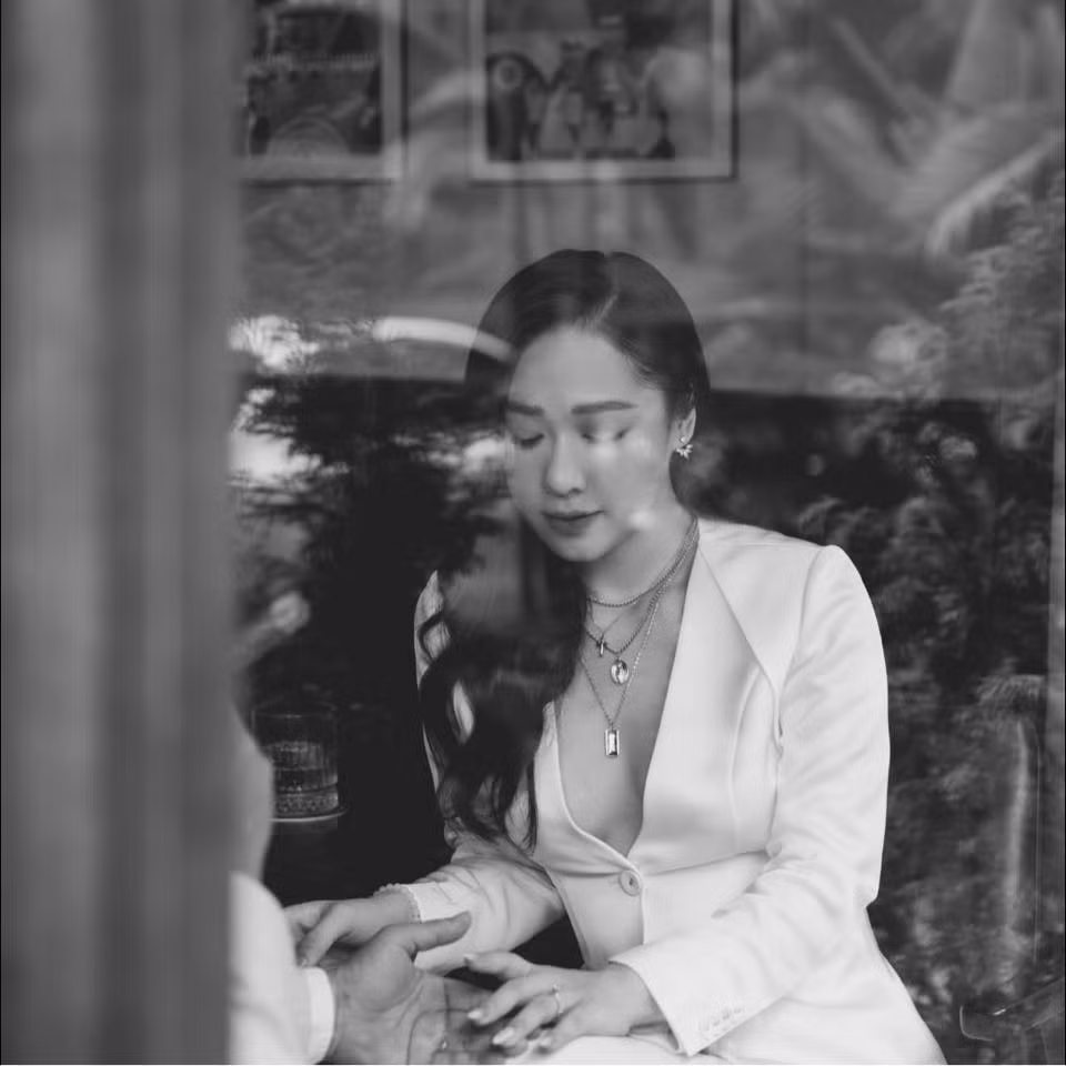 Trước đó, tâm sự về việc chuẩn bị làm mẹ, người đẹp họ Phạm tiết lộ khi ấy cô chưa sẵn sàng. Tuy nhiên, em bé xuất hiện chính là món quà lớn dành cho vợ chồng cô.