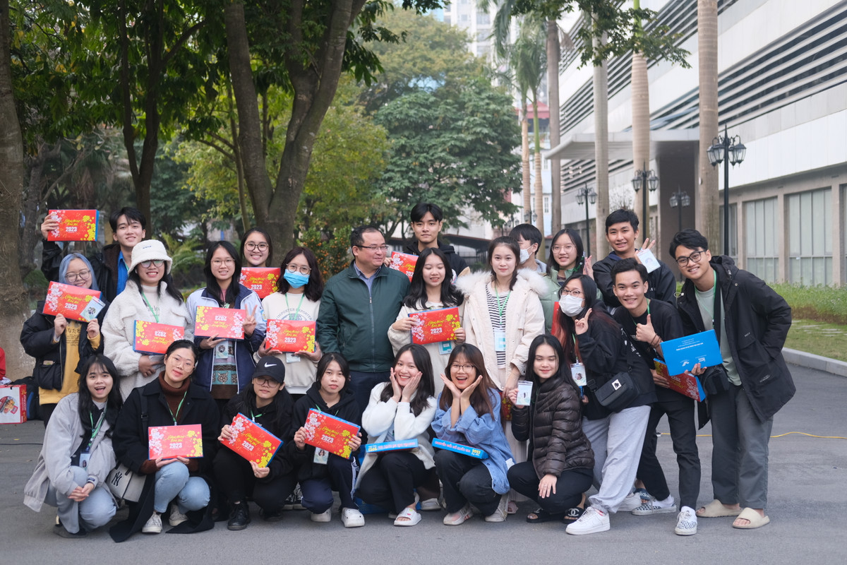 Sinh vien xuc dong nhan ve 0 dong cua “Chuyen xe ve Tet”-Hinh-6