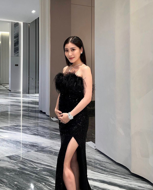 Được mệnh danh là “ái nữ hàng hiệu” nổi tiếng tại Malaysia, Chryseis luôn có cách để biến bản thân trở nên sang chảnh với những món hàng hiệu xa xỉ.