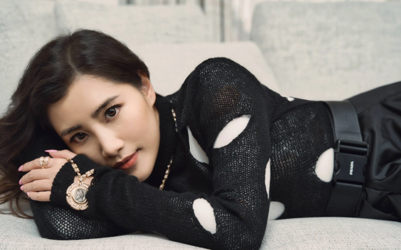 Người đẹp vẫn giữ được thân hình săn chắc dù đang ở những tháng thứ 8 của thai kỳ.