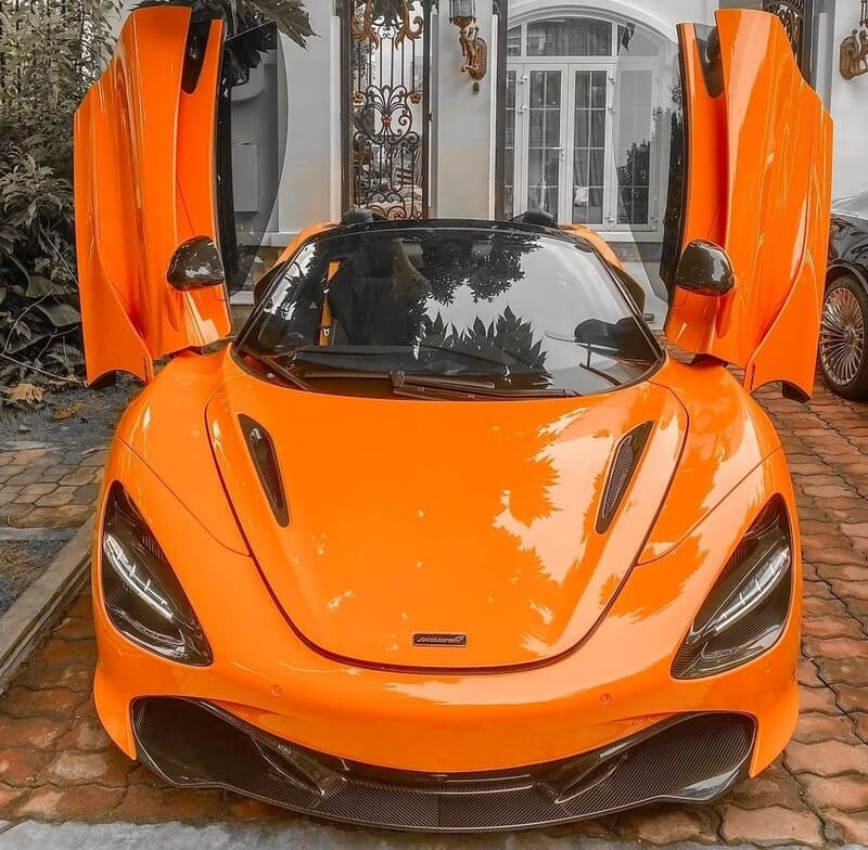 Đáp lại ý kiến này, cả Di Băng và Quốc Vũ đều khá bình thản, thậm chí còn đáp trả rằng, "phải chi lời đồn thành sự thật thì đỡ khổ", chứ có hãng nào chơi "sộp" đến mức vậy.