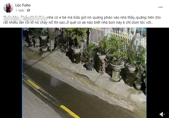 Mới đây trên trang Facebook cá nhân, Lộc Fuho gây chú ý khi đăng tải clip ghi lại sự việc kẻ lạ ném pháo vào nhà.