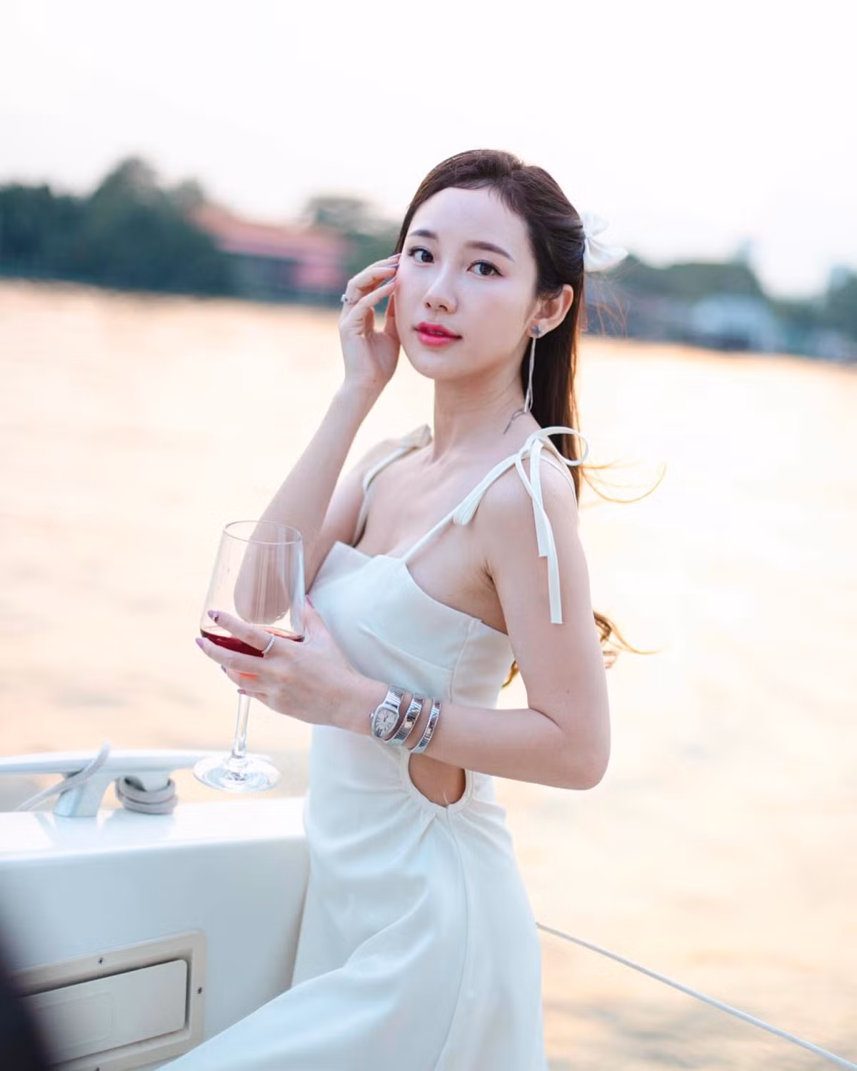 Instagram cá nhân của cô có rất nhiều hình ảnh du lịch khắp nơi trên thế giới, cực sang chảnh.