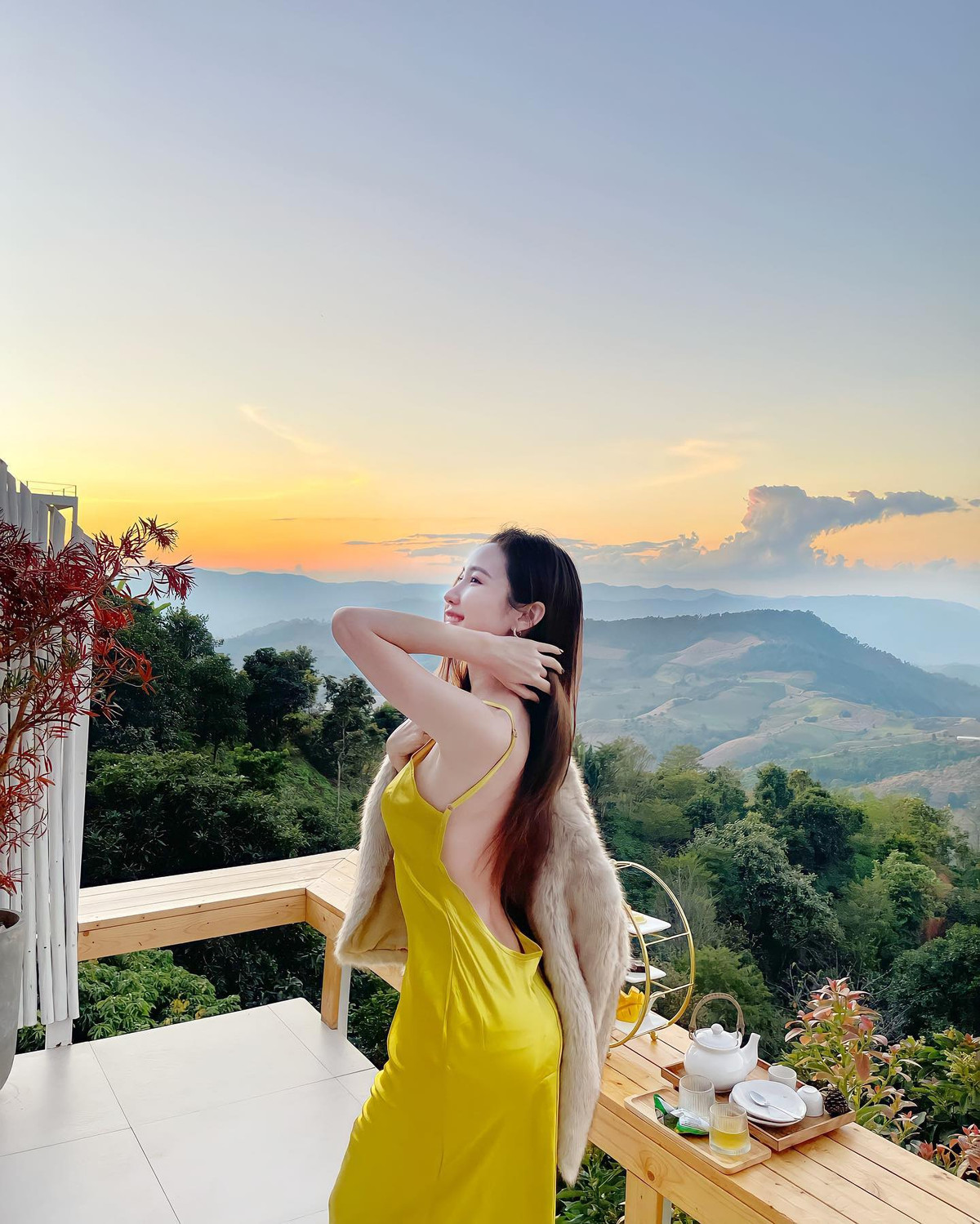 Cách ăn mặc của May Sitapha khiến người khác ấn tượng bởi vẻ sang chảnh, thời thượng.