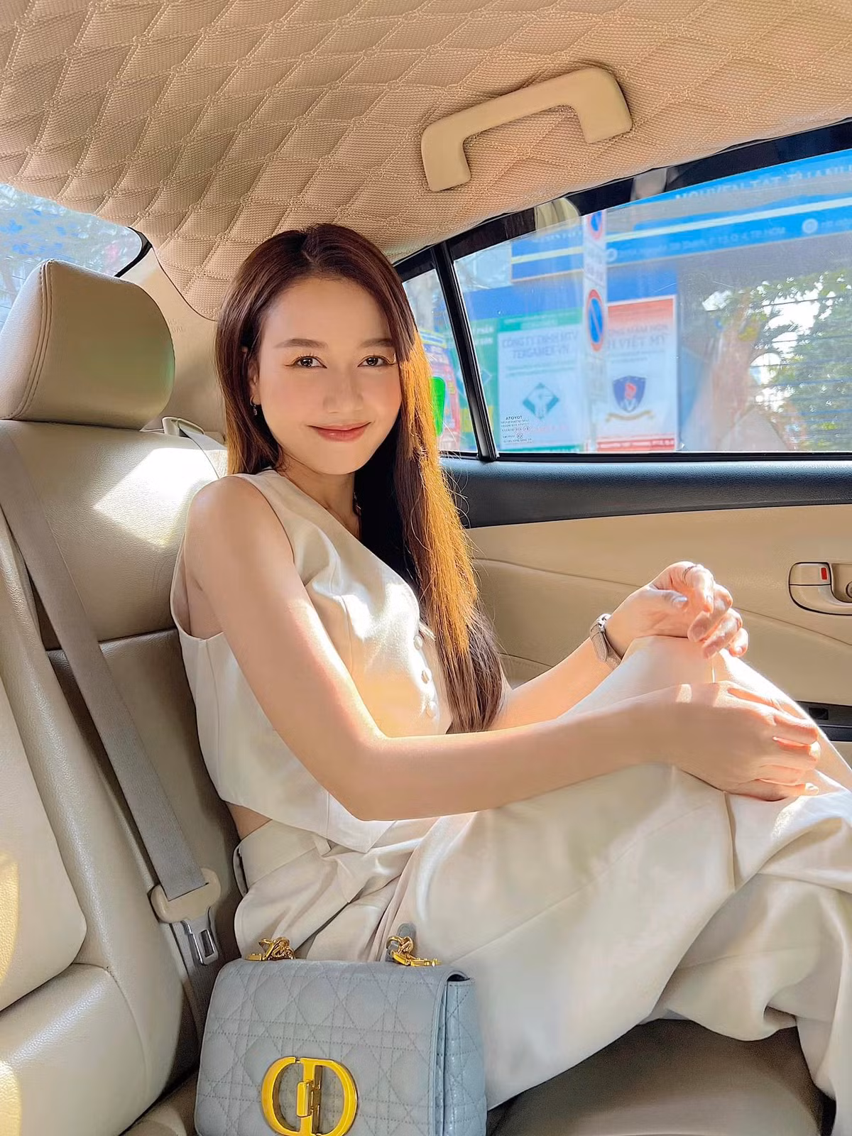 Bước sang tuổi 30, Nhung Gumiho vẫn rất trẻ trung, tươi tắn. Ảnh: FBNV