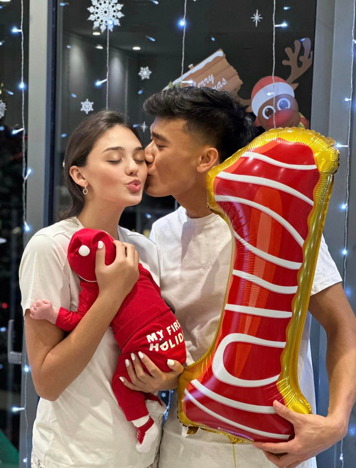 Trong công việc, Bùi Tiến Dũng luôn hết lòng ủng hộ vợ. Cả hai cũng dành cho nhau những khoảnh khắc siêu ngọt ngào sau khi về chung nhà.