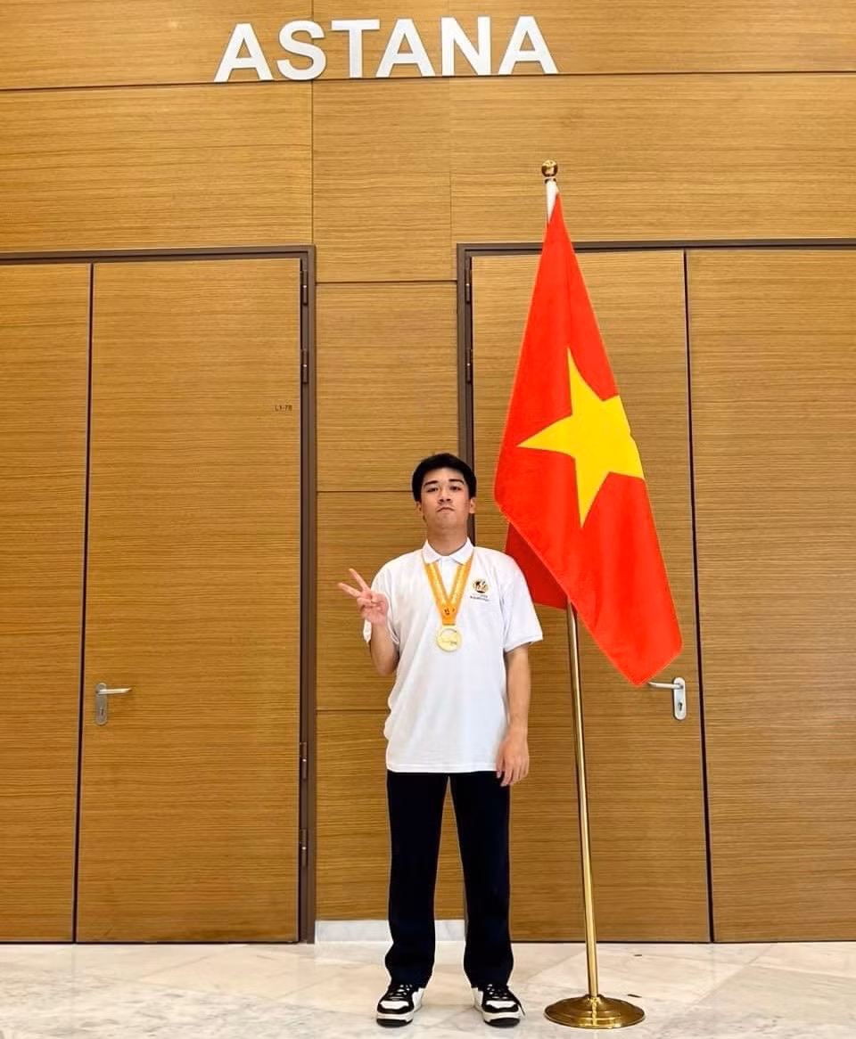 Đạt Huy chương Vàng Sinh học Quốc tế từ ước mơ cứu người Dat Huy chuong Vang Sinh hoc Quoc te tu uoc mo cuu nguoi