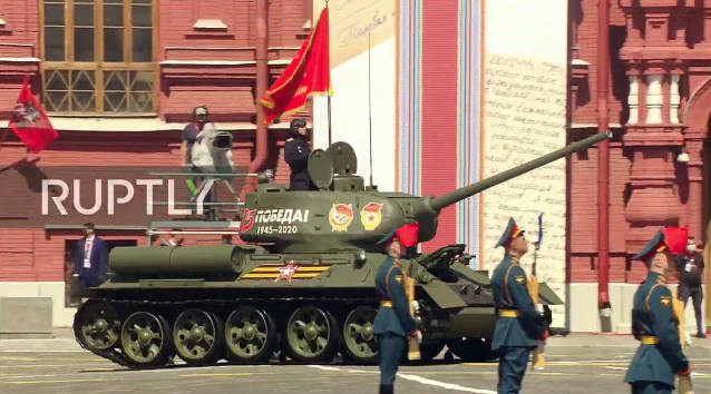 Màn diễu hành của khối khí tài cơ giới có lẽ phần được nhiều khán giả, giới quan sát quốc tế chờ đợi nhất trong lễ duyệt binh kỷ niệm 75 Ngày Chiến thắng của Quân đội Nga diễn ra hôm nay 24/6.