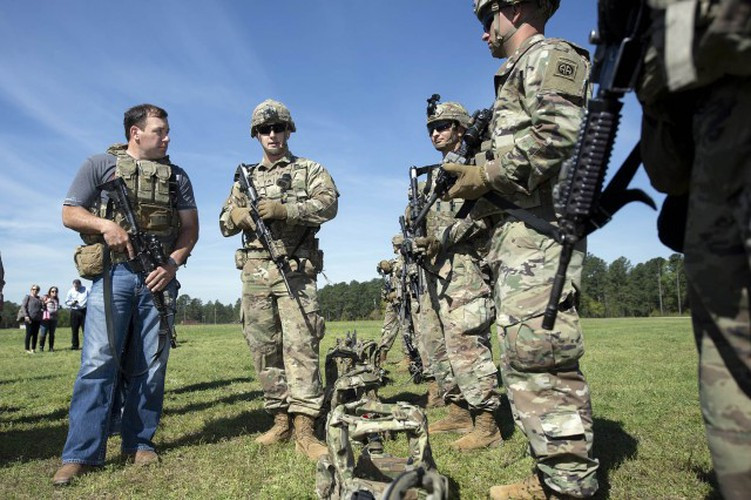 Hiện quân đội Mỹ vẫn đang tiếp tục điều tra nhằm tìm ra động cơ thực sự của hành động nguy hiểm mà binh sĩ Melzer vừa làm.