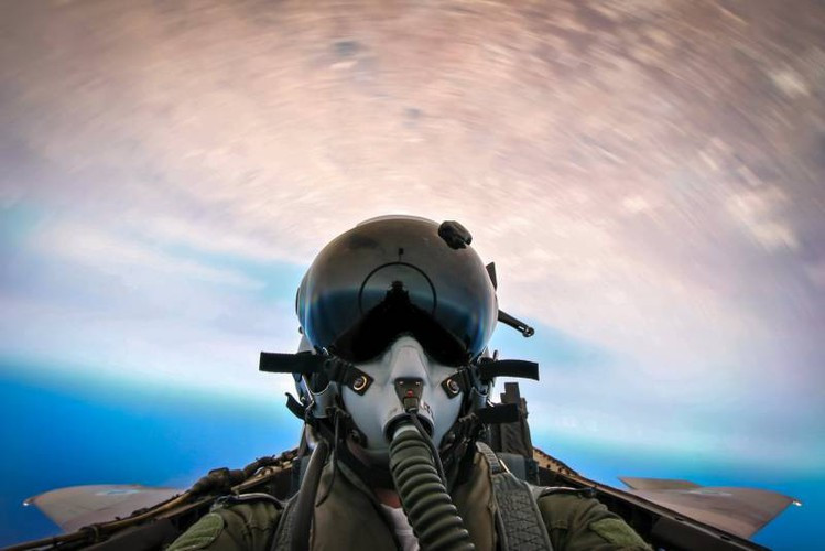 SOHR nói thêm rằng các cuộc tấn công bằng tên lửa đã được thực hiện trên "những cơ sở quân sự của Iran" ở khu vực Tal as-San (Al-Suweida) và Kabbaj (Deiz-ez-Zor).