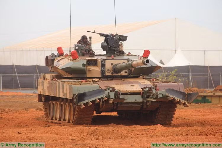 Những chiếc xe tăng Arjun MK II được phát triển từ năm 2012, dựa trên nền tảng của Arjun MK I. Đây được coi là một trong những chiếc xe tăng mạnh mẽ nhất thế giới.