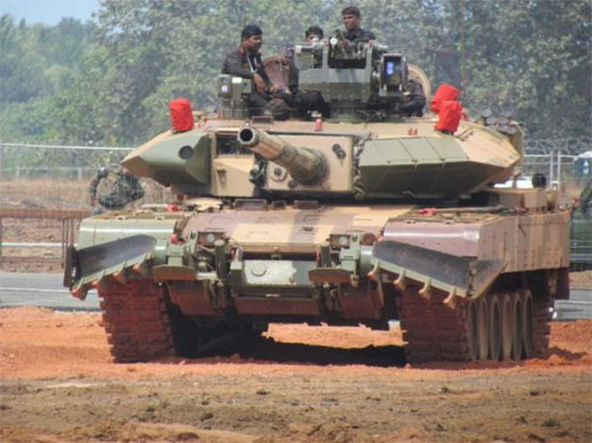 Quân đội Ấn Độ đã đặt mua 118 chiếc Arjun MK II vào năm 2014, tuy nhiên cho tới nay vẫn có rất ít xe tăng được biên chế.