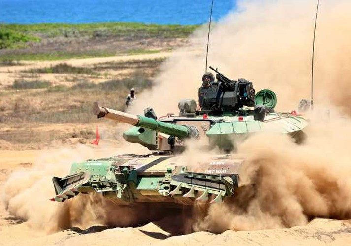 Điểm đáng chú ý ở Arjun Mk II là những nâng cấp về hệ thống hỗ trợ quan sát ảnh nhiệt, hệ thống giáp chủ động, thiết bị phá mìn, hệ thống cảm biến laser cảnh báo tên lửa phóng tới và hệ thống dẫn đường hỗn hợp.