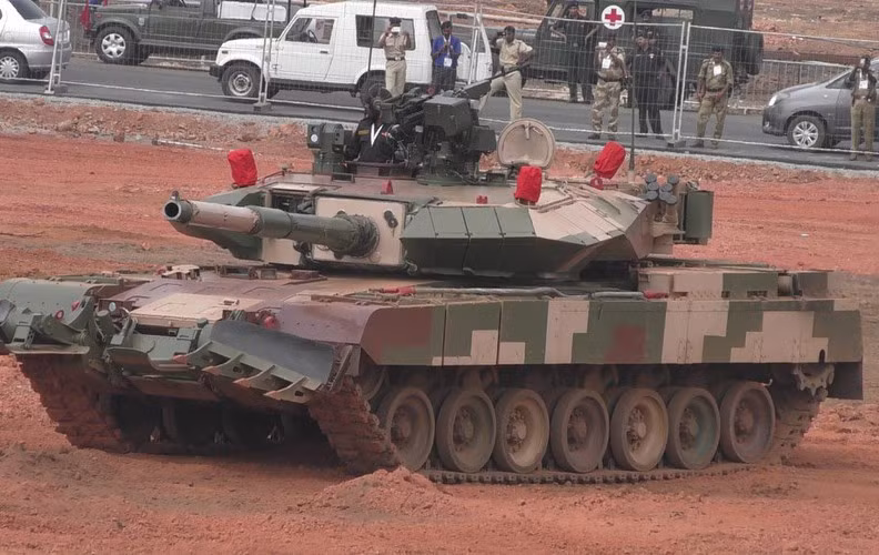 Các chuyên gia quân sự đánh giá, so với phiên bản Arjun tiêu chuẩn, bản Mk II có 80 thành phần được nâng cấp hoặc cải tiến.