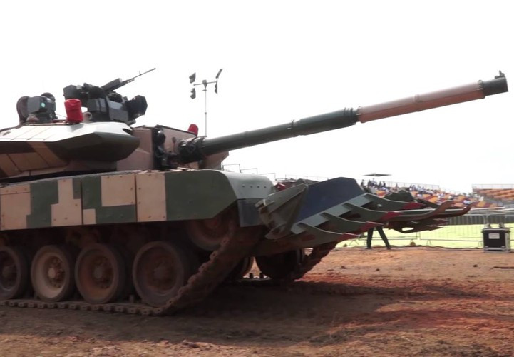 Ngoài ra, xe tăng Arjun phiên bản mới cũng được trang bị tháp pháo thu gọn hơn và hệ thống trao đổi thông tin hiện đại.