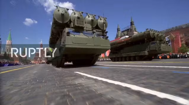 S-300V4 là phiên bản nâng cấp mới nhất từ S-300VM Antey 2500, chính thức đi vào phục vụ trong quân đội Nga từ năm 2014.