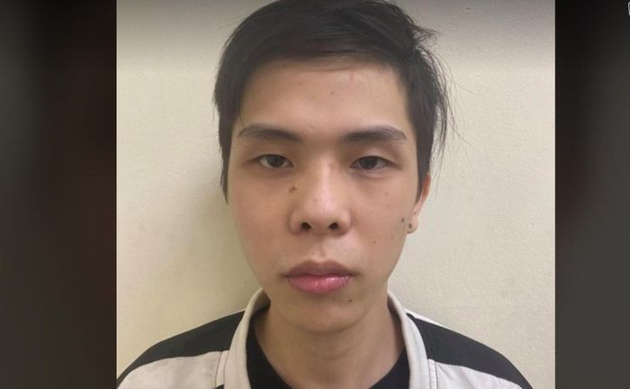  Quan hệ với bạn gái dưới 16 tuổi, thanh niên bị tạm giữ hình sự: qua mạng xã hội, Đào Huy Hoàng (SN 2002 ở quận Hoàng Mai, Hà Nội) quen và yêu P.G.L (SN 2007, ở quận Hai Bà Trưng). Trong thời gian yêu nhau Hoàng đã 2 lần thực hiện hành vi quan hệ tình dục với P.G.L tại nhà của Hoàng. Ngày 24/10, Công an quận Hai Bà Trưng cho biết đang tạm giữ Hoàng để điều tra.