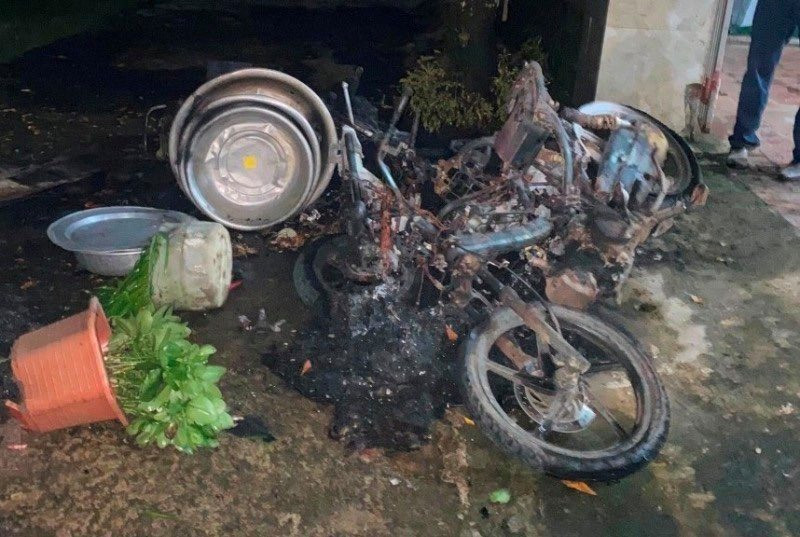 Tu dot chay 3 xe cua gia dinh o Ha Tinh: Co bi xu ly?