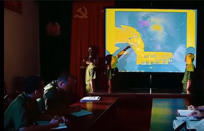 Nhưng qua đặc điểm nhân dạng, đặc điểm nữ trang, hình xăm mà thân nhân nạn nhân xác nhận, cơ quan Công an cho rằng, nạn nhân bị sát hại, bị nhét vào bao tải chính là Trần Thị Thanh Hoàn. 