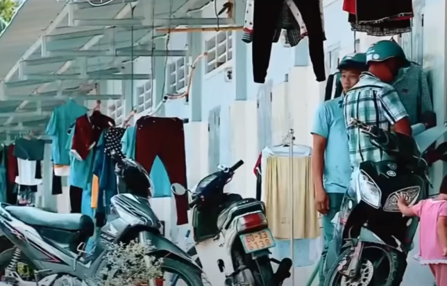 Công an đã tiến hành khám xét nơi ở, là phòng trọ của chị Hoàn ở xã Phước Bình, huyện Long Thành và thu giữ một số vật chứng nhằm phục vụ công tác điều tra. Theo người thân, bạn bè chị Hoàn, mọi người không liên lạc được với chị từ trưa mùng 5 tết Đinh Dậu (2/2/2017) 