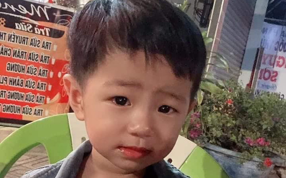 Người thân cháu bé cũng đã xác nhận cháu đúng là L.G.H. Hiện lực lượng của UBND xã đang phối hợp cùng công an huyện Dầu Tiếng tổ chức khám nghiệm hiện trường, điều tra để xác minh xem có dấu hiệu tội phạm hay không. 