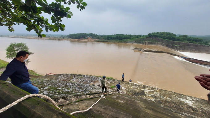 Pho Giam doc So cung doan cong tac mac ket giua dap thuy loi