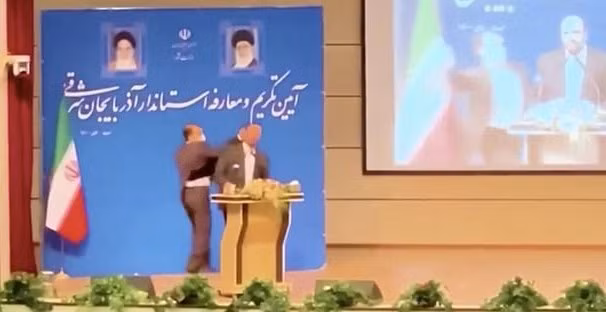 Tan thong doc bi tat vao mat tai le nham chuc o Iran