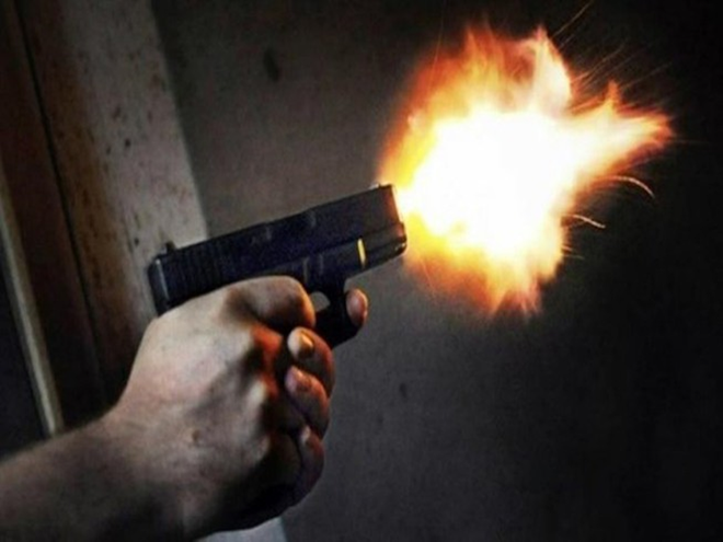  Thêm 2 người liên quan vụ nổ súng ở Vĩnh Long bị bắt: Liên quan tới vụ liên quan vụ nổ súng ở Vĩnh Long gây mất an ninh trật tự. Ngày 29/10, Công an TP Vĩnh Long đã khởi tố bị can, bắt tạm giam thêm 2 đối tượng Nguyễn Quốc Nguyên (17 tuổi, huyện Long Hồ) và Lê Hiếu Vũ (19 tuổi, cùng ở TP Vĩnh Long) về tội Gây rối trật tự công cộng. Trước đó, Công an TP Vĩnh Long đã khởi tố bắt tạm giam 10 đối tượng.