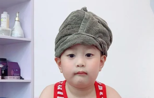 Vo cu nhac kheo chuyen tien, Viet Anh len tieng giai thich ngay lap tuc