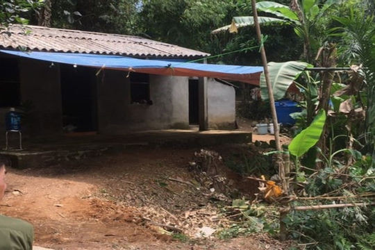  Vì chuyện đất đai, anh xuống tay tàn độc với em trai: Ngày 21/1, sau đôi ba chén rượu giữa Trần Đức Thân (SN 1968, trú huyện Quỳnh Lưu, Nghệ An) và em ruột là Trần Đức Th. (SN 1971) xảy ra mâu thuẫn liên quan đến đất đai. Bực tức, Thân đánh chết em trai tại chỗ. (Ảnh minh họa)