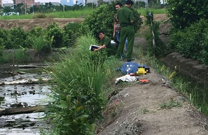  Phát hiện thi thể người đàn ông nằm sấp bên bờ mương: Sáng 26/10, người dân đi trên trục đường gần khu vực nghĩa trang khối 7, thị trấn Đô Lương, Nghệ An phát hiện thi thể người đàn ông nằm úp bên bờ mương. Thời điểm phát hiện tử vong, nạn nhân mặc áo khoác màu xanh than, quần đùi màu đen, gần thi thể có một bơm tiêm đã qua sử dụng. 