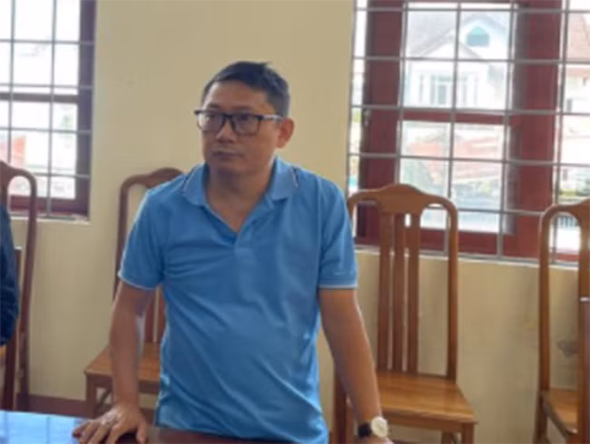  Bắt giám đốc trong đường dây mua bán hóa đơn khống: Thành lập và điều hành hai Công ty ở Gia Lai, Đặng Thành Dư (SN 1973, trú phường Ia Kring, TP.Pleiku) với vai trò Giám đốc đã thực hiện mua bán trái phép 6 tỷ đồng tiền hóa đơn khống. Ngày 22/10, Công an tỉnh Gia Lai cho biết đã bắt tạm giam Dư để điều tra. 