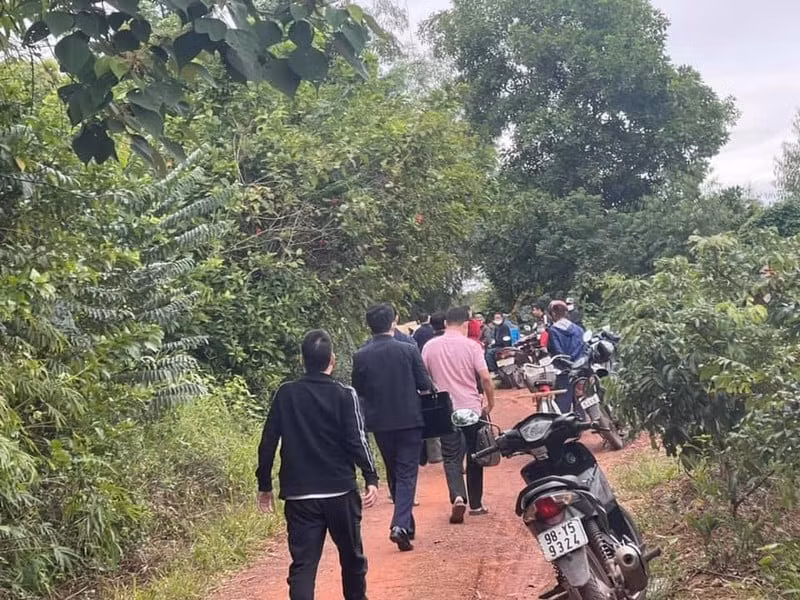 Sau khi ra tù ngày 13/10/2021, Hiếu về Bắc Giang để ở cùng bố mẹ, em gái và cậu con trai nhỏ. Điều đáng nói, từ khi trở về địa phương, Hiếu chỉ ở trong phòng, không đi đâu và gặp gỡ, giao tiếp với ai. Chính vì vậy, thậm chí nhiều người dân địa phương còn không biết tới sự xuất hiện của Hiếu tại nhà bố mẹ đẻ. Hiện vụ thảm sát bố mẹ và gái ở Bắc Giang đang được cơ quan chức năng điều tra, làm rõ.