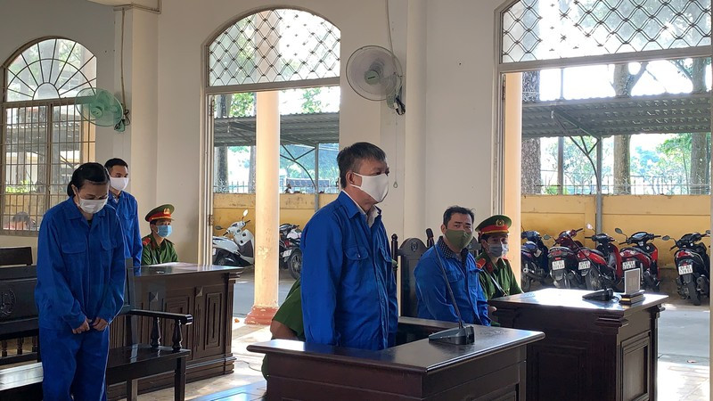 Nguoi chi 20 ti de 'day giam doc Cong an khoi An Giang' khai gi tai toa?