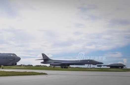 Việc các máy bay ném bom Mỹ hội tụ về Guam diễn ra trong bối cảnh căng thẳng Biển Đông vẫn tăng cao xung quanh các hành động ngang ngược của Trung Quốc.