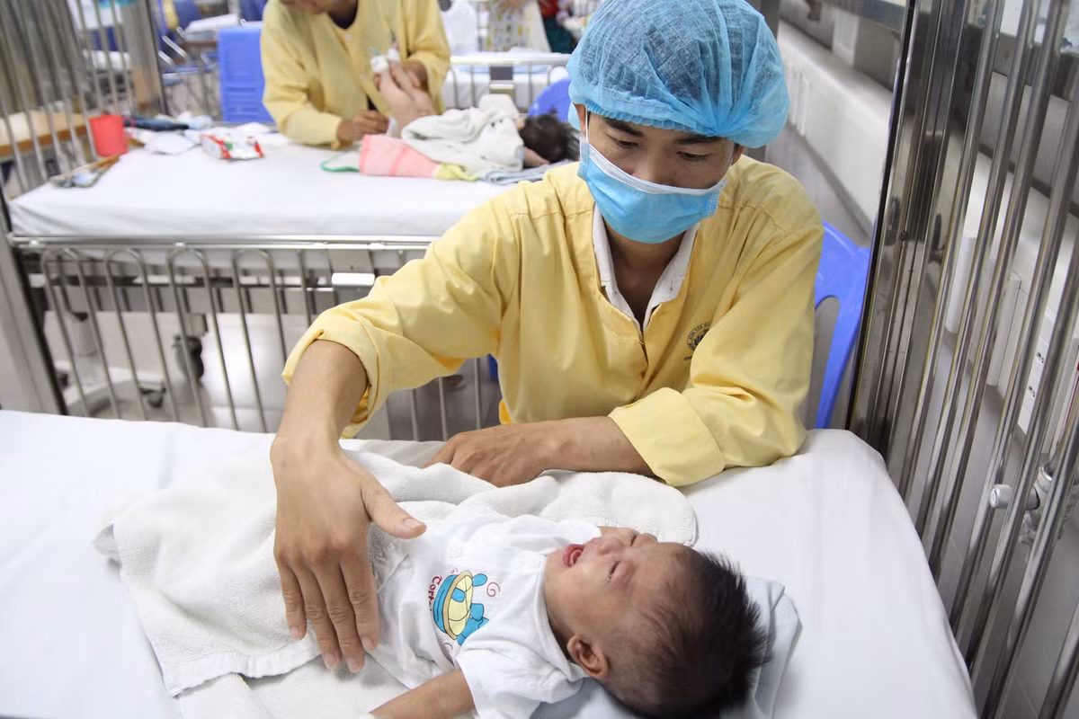 Cứu sống bệnh nhi nhẹ cân nhất mắc bệnh tim bẩm sinh phức tạp - Hình 2 Cuu song benh nhi nhe can nhat mac benh tim bam sinh phuc tap-Hinh-2