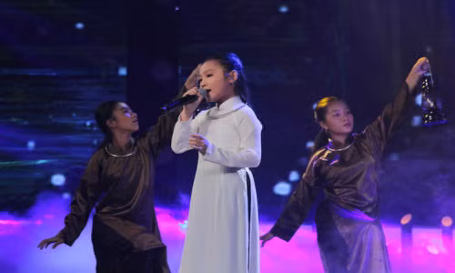 "Hien tuong dan ca" Nghi Dinh duoc Quang Linh nhan la than tuong