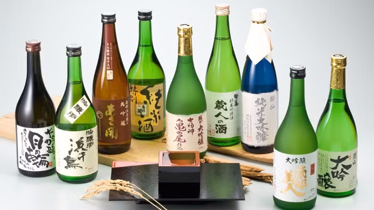 Rượu nấu ăn: Giúp làm tăng thêm hương vị cho món ăn, gia vị này ngược với mì chính thông thường phải nêm vào lúc nhiệt độ cao nhất vì sẽ phát huy được tác dụng của mìn. Ngoài ra rượu cũng thường được dùng trong khâu tẩm ướp giúp phá vỡ mô sợi trong các thịt, bỏ được mùi lạ. Ảnh: tourchaua.net.