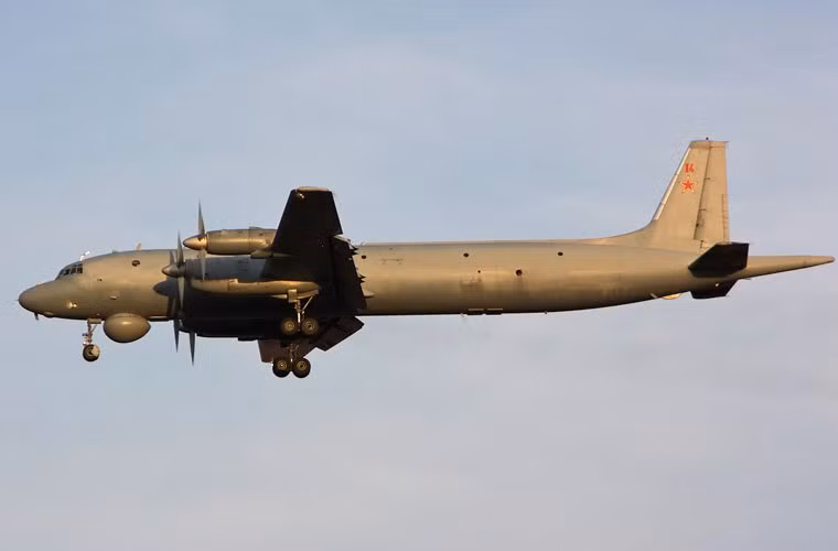 Ngoài ra, còn có 26 chiếc máy bay chống ngầm tầm trung Il-38.