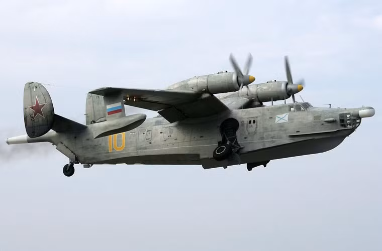 Thủy phi cơ tìm kiếm cứu nạn kiêm vai trò tuần tra chống ngầm Beriev B-12 (9 chiếc).