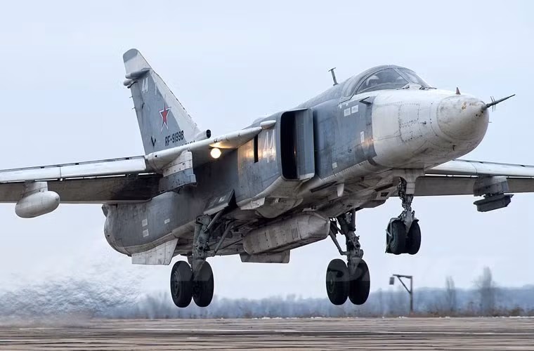 Máy bay trinh sát/cảnh báo sớm của Không quân Hải quân Nga có 4 chiếc máy bay trinh sát Su-24MR.