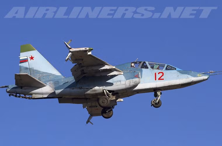 Ngoài ra, còn có 14 chiếc cường kích tầm gần Su-25UBP/UTG sử dụng để huấn luyện phi công lái tiêm kích hạm Su-33. Tuy nhiên khi cần nó có thể đảm nhiệm vai trò chiến đấu.