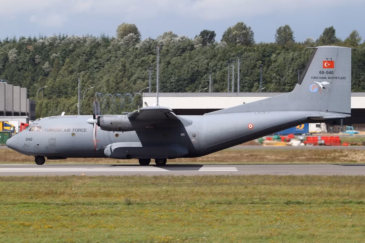 Transall C-160. 12 chiếc đang hoạt động trong Không quân Thổ Nhĩ Kỳ.