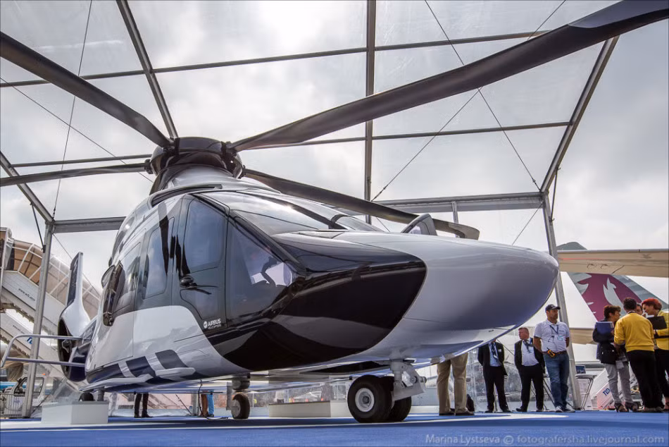 Mẫu trực thăng đa năng mới nhất của hãng Airbus Helicopter xuất hiện lần đầu tại triển lãm Paris - H160. Nó ra mắt lần đầu tại triển lãm Heli-Expo ở Orlando, bang Florida vào tháng 3/2015.