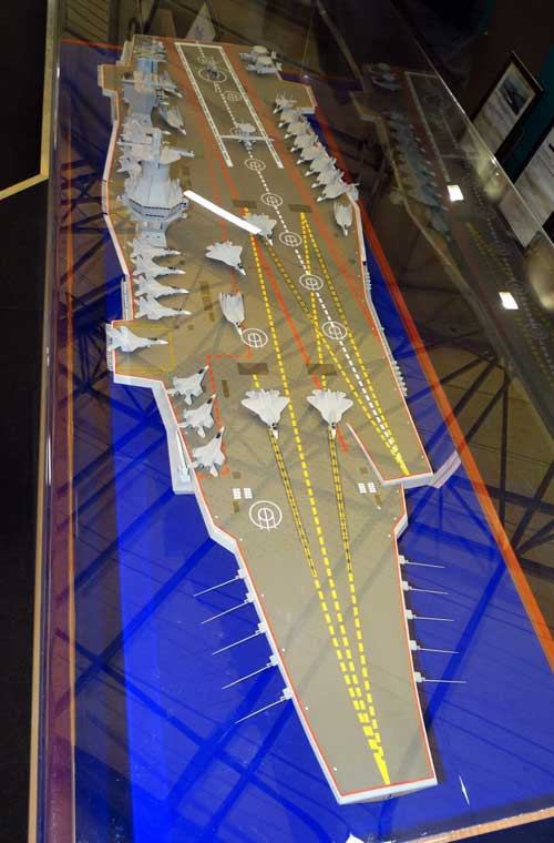 KRSC quảng cáo rằng, Project 23000E trang bị động cơ thông thường hoặc lò phản ứng hạt nhân cho tốc độ hành trình tối đa 30 hải lý/h, tốc độ kinh tế 20 hải lý/h, thời gian hoạt động 120 ngày, chịu được sóng gió cấp 6-7.