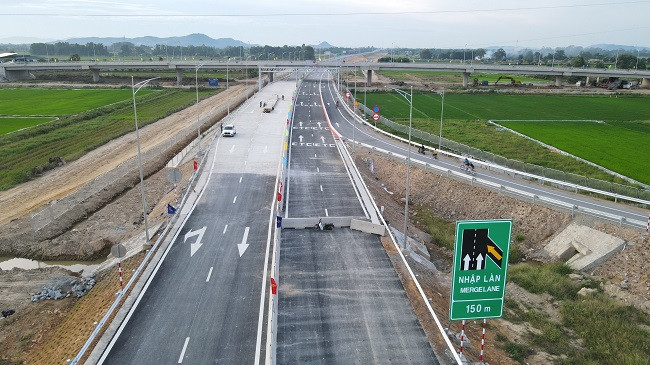 Cao toc Dien Chau – Bai Vot chinh thuc thong xe tren toan tuyen