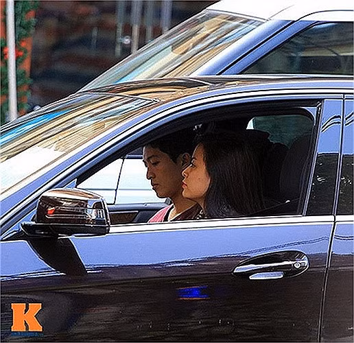 Không còn gắn với cụm từ "bạn trai đại gia", Hoàng Thùy Linh đã tự sắm sửa được những thứ đắt tiền.