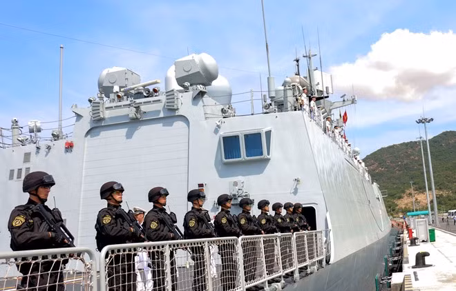 Hạm đội Đông Hải là lực lượng hải quân được hình thành đầu tiên của Cộng hòa Nhân dân Trung Hoa vào ngày 23/4/1949 và có căn cứ ban đầu tại Thượng Hải. Quân khu quản lý các vùng biển thuộc các tỉnh Giang Tây, Thượng Hải, Chiết Giang và Phúc Kiến